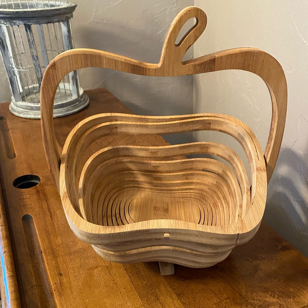 Apple Shaped Wooden Fruit, Nut Basket Collapsible Trivet Novelty